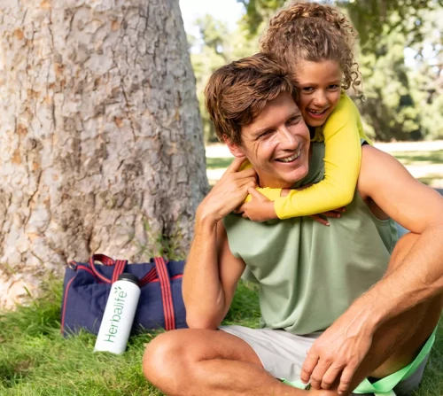 li-father-child-outdoors-playing.webp