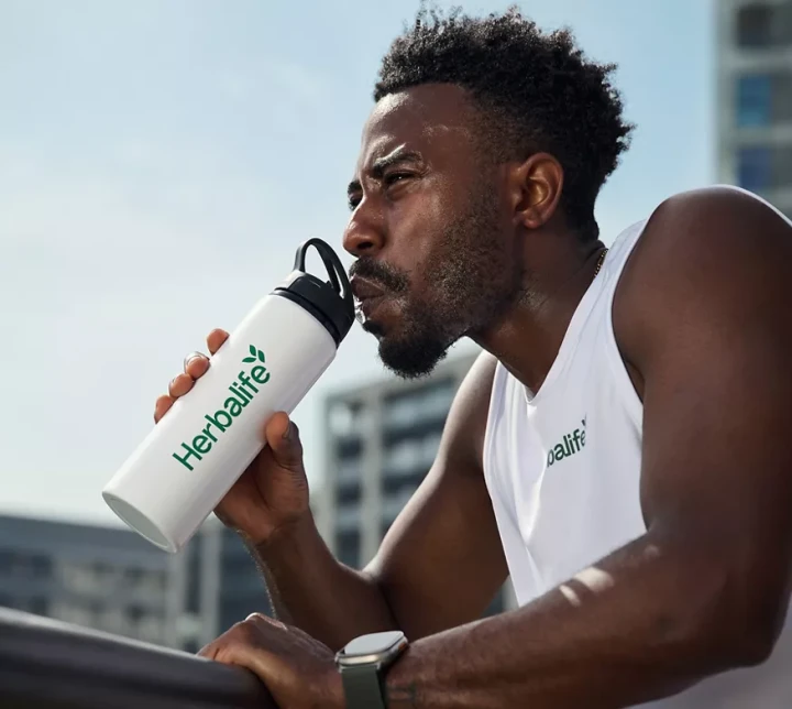 fi-man-drinking-on-run.webp